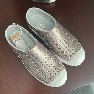 Sparkle, glitter, Jefferson natives brand new